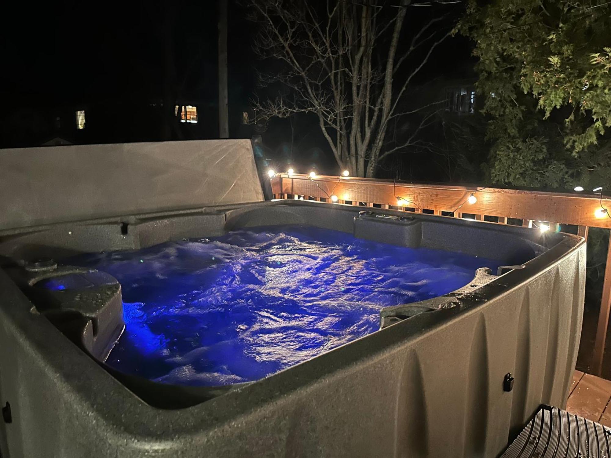 Hot Tub, Electric Bikes, Solo Stove, Projector, Smores Marblehead Exterior foto