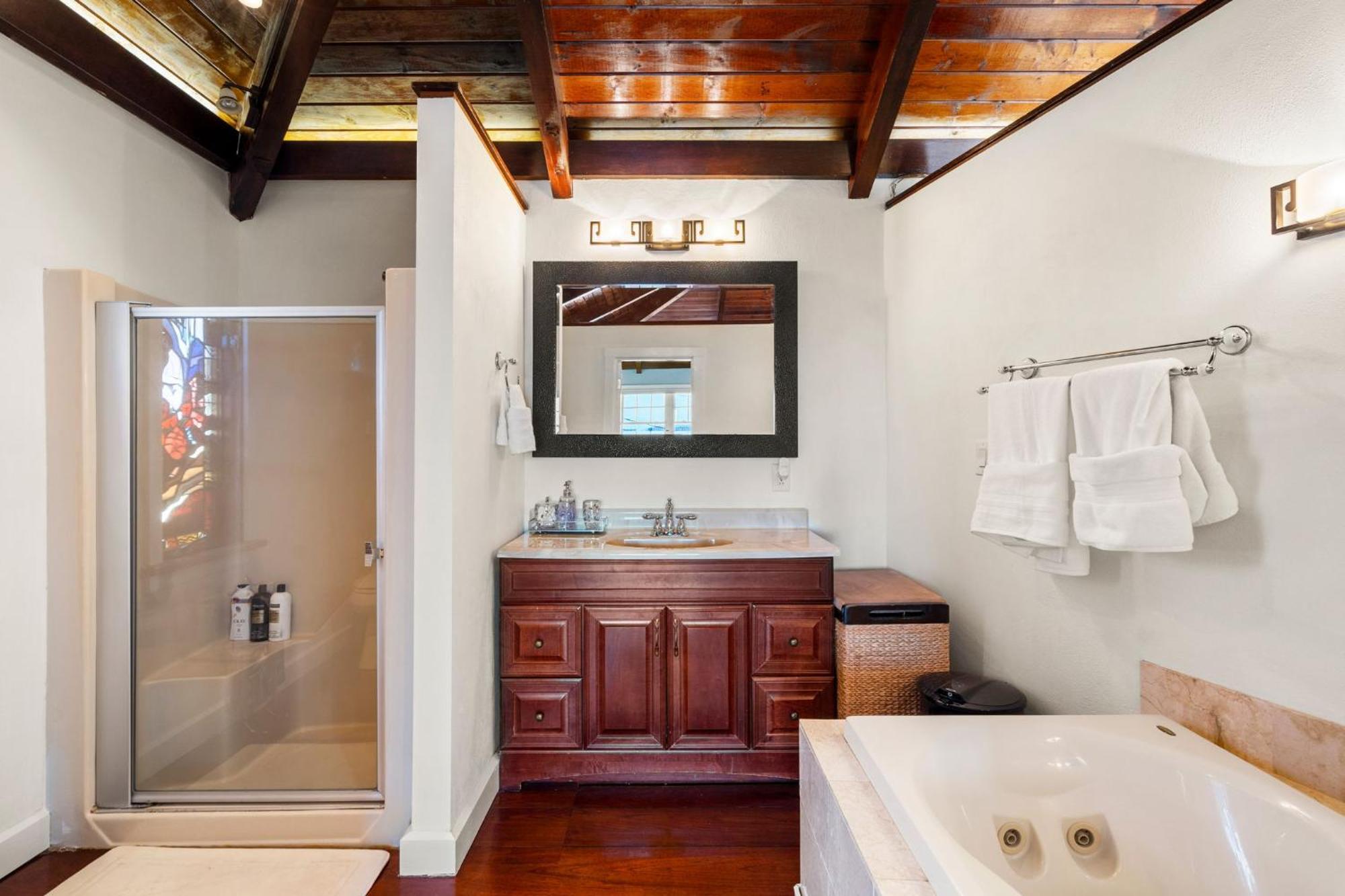 Hot Tub, Electric Bikes, Solo Stove, Projector, Smores Marblehead Exterior foto